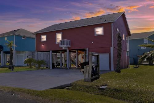 Coastal Cajun Getaway On The Beach! Home