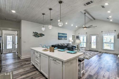 Bolivar Peninsula Beach House, Steps To Coast
