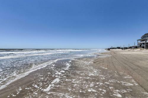 Bolivar Peninsula Beach House, Steps To Coast
