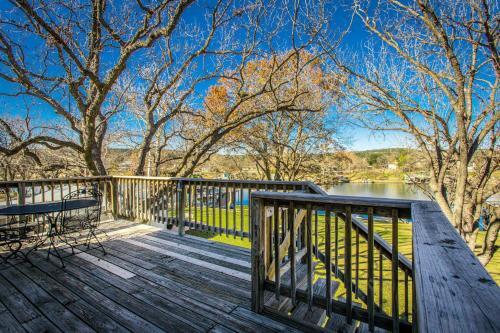 Cozy Retreat On Lake Lbj