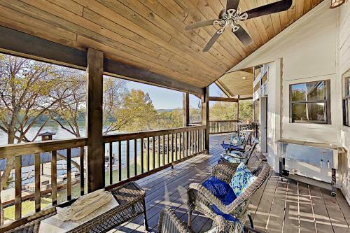 Opulent Waterfront 118b
