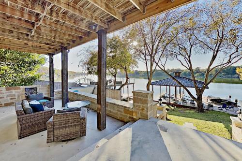 Opulent Waterfront 118b