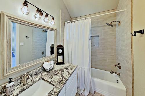 Opulent Waterfront 118b
