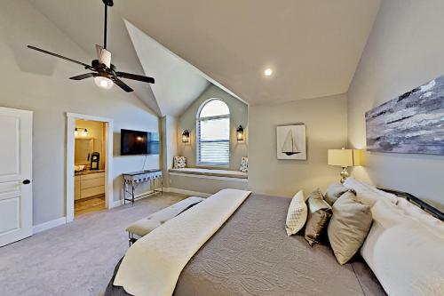 Opulent Waterfront 118b