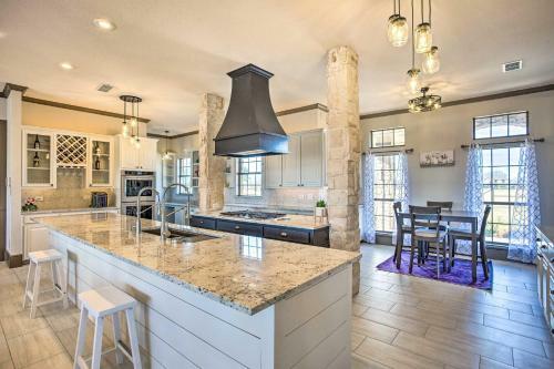Luxurious Celina Villa On 10 Acres With Pool!
