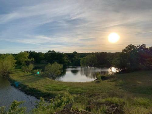 Texas Ranch 26 Acre Country Fishing Cabin