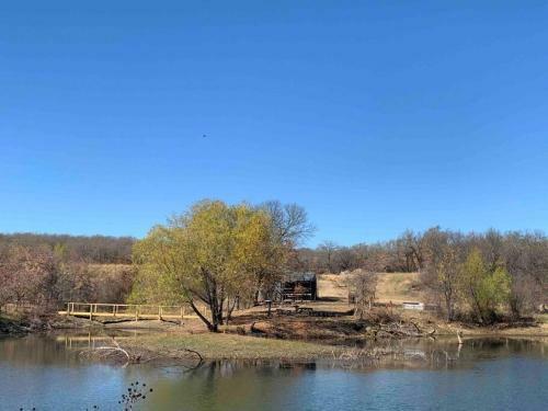 Texas Ranch 26 Acre Country Fishing Cabin
