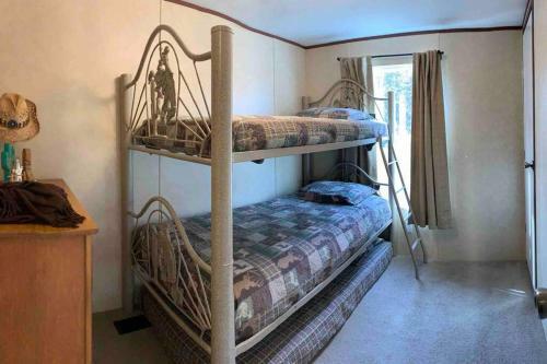 Texas Ranch 26 Acre Country Fishing Cabin