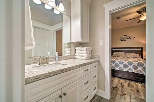 Luxury Lakefront Coldspring Home With Boathouse