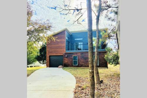 Mid-century Modern Lake Escape