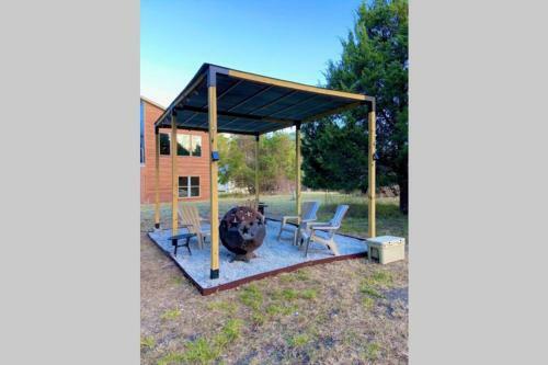 Mid-century Modern Lake Escape