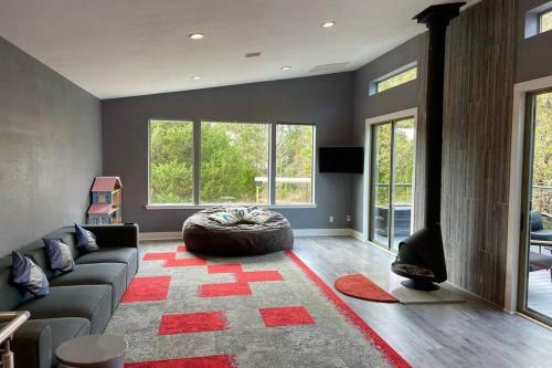 Mid-century Modern Lake Escape