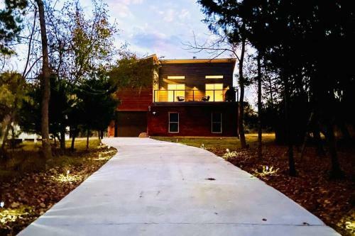 Mid-century Modern Lake Escape