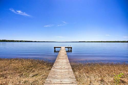 Pet-friendly Lakefront Abode With Hot Tub!