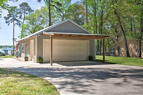 Pet-friendly Lakefront Abode With Hot Tub!