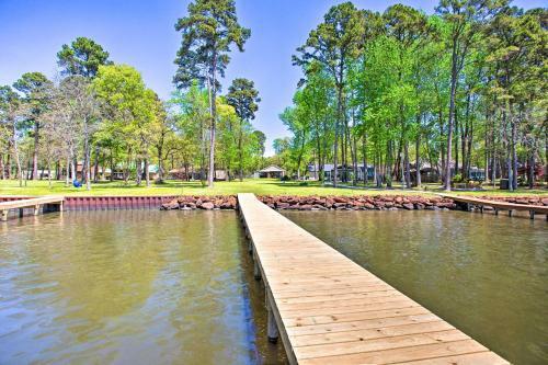 Pet-friendly Lakefront Abode With Hot Tub!