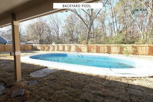 Vacation Pool House In The Serene Wilderness - Robert E Lee