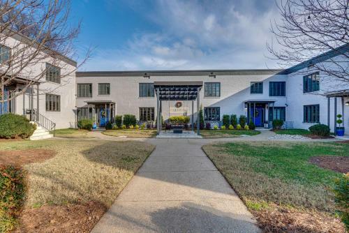 Fun Apartment Walk To Dinning -302