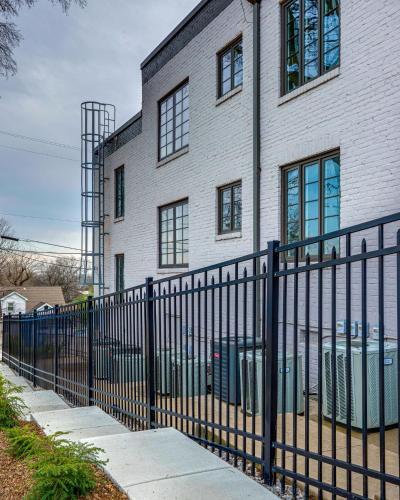 Fun Apartment Walk To Dinning -302