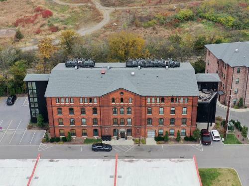 Modern Luxury At The 1865