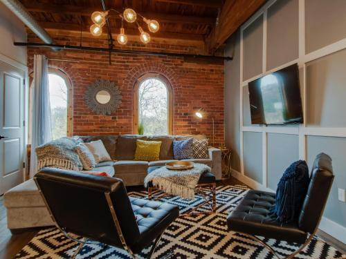 Modern Luxury At The 1865