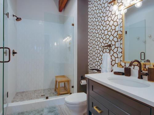 Modern Luxury At The 1865