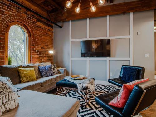 Modern Luxury At The 1865