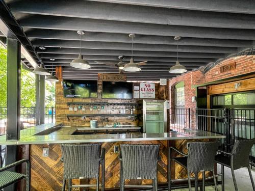Modern Luxury At The 1865