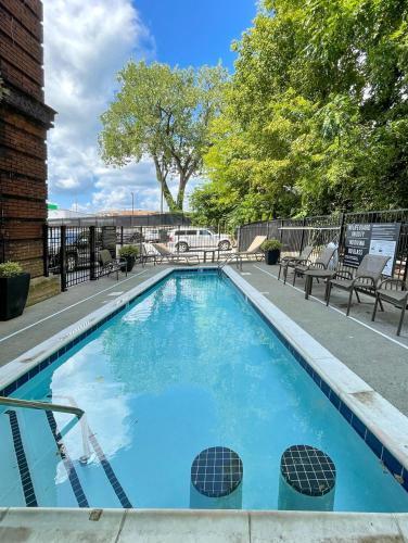 Modern Luxury At The 1865
