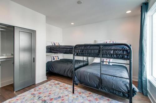 4 Connecting Condos - Sleeps 38 - Firepits - Garages - Rooftops Decks - Great Views - Security