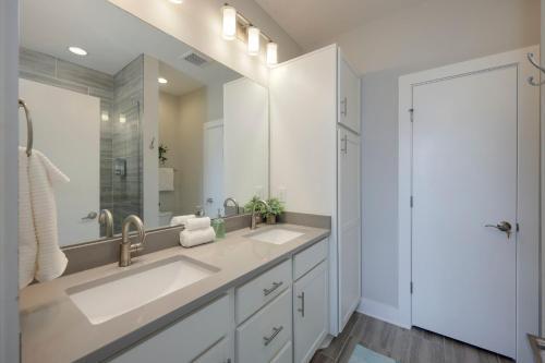 Apartamento Picturesque Townhome - Sunset Skyline - Sleeps 10!