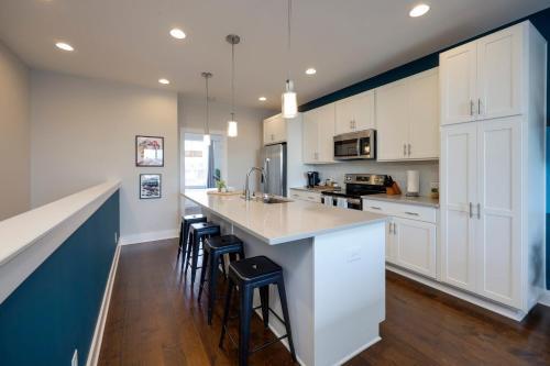 Apartamento Picturesque Townhome - Sunset Skyline - Sleeps 10!