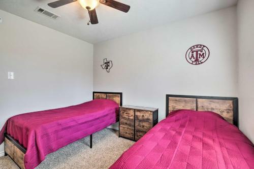Charming Abode With Yard About 2 Mi To Texas Aandm!