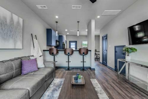 Stunning New 2/2.5 Condo In College Station-#305