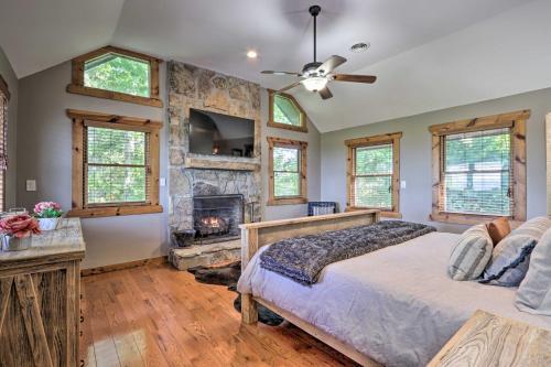 Upscale Gatlinburg Cabin With Hot Tub And Views!