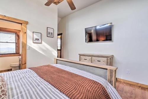 Upscale Gatlinburg Cabin With Hot Tub And Views!