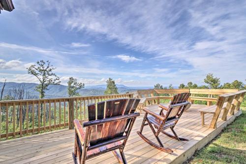 Upscale Gatlinburg Cabin With Hot Tub And Views!