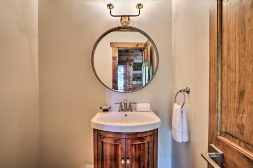 Upscale Gatlinburg Cabin With Hot Tub And Views!