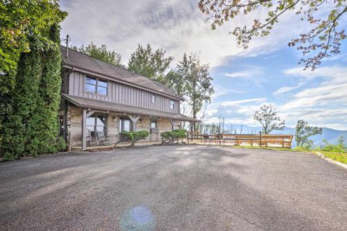 Upscale Gatlinburg Cabin With Hot Tub And Views!