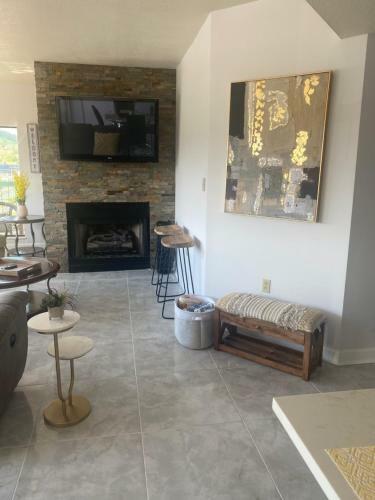 River Place Condos 711 3bd
