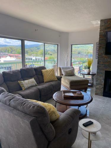 River Place Condos 711 3bd