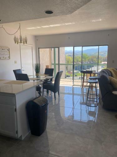 River Place Condos 711 3bd