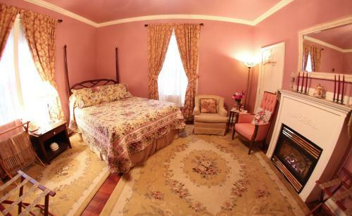 Bed & Breakfast Center Harbor Sutton House B & B