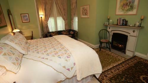 Bed & Breakfast Center Harbor Sutton House B & B