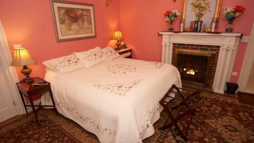 Bed & Breakfast Center Harbor Sutton House B & B