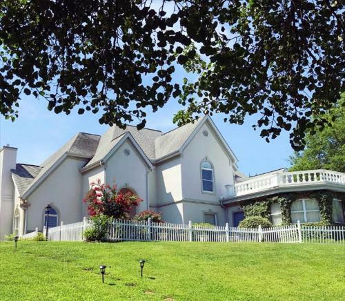 Bella Villa Tennessee Bed And Breakfast
