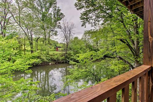 River Rush- Cozy Riverfront Cabin 5 Mi To Pigeon Forge