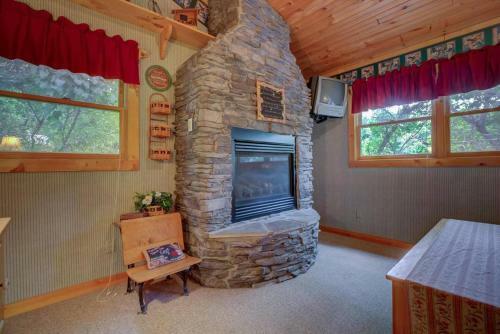 ?pigeon Forge? View 2 King Bed Gsmnp Wifi Hot Tub!