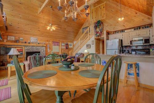 ?pigeon Forge? View 2 King Bed Gsmnp Wifi Hot Tub!