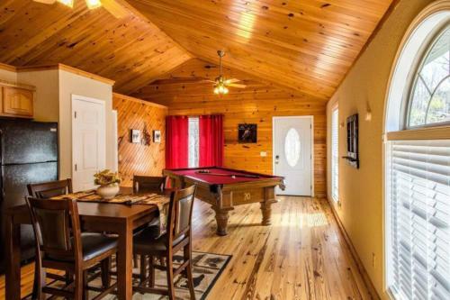 Great View! Pool Table,hot Tub,privacy,fireplace